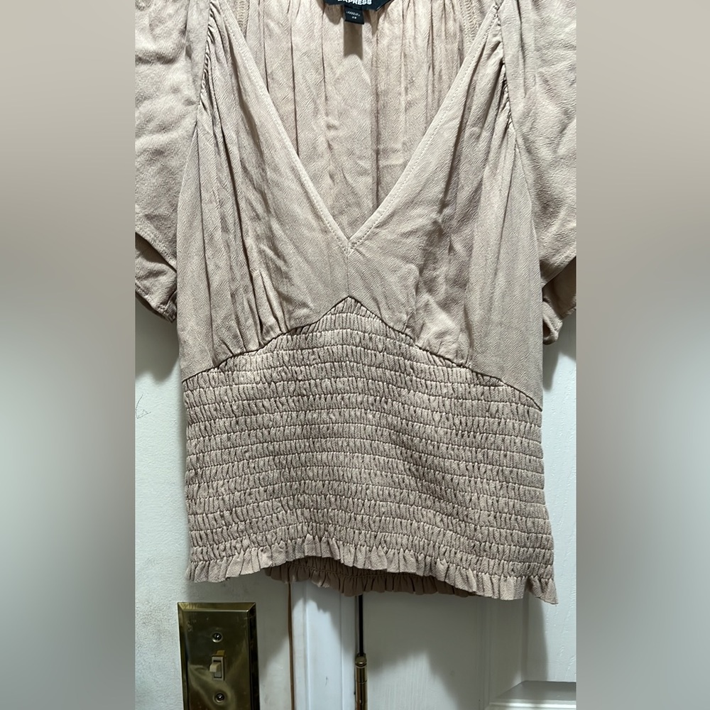 Express flutter sleeve top. - Picture 2 of 4